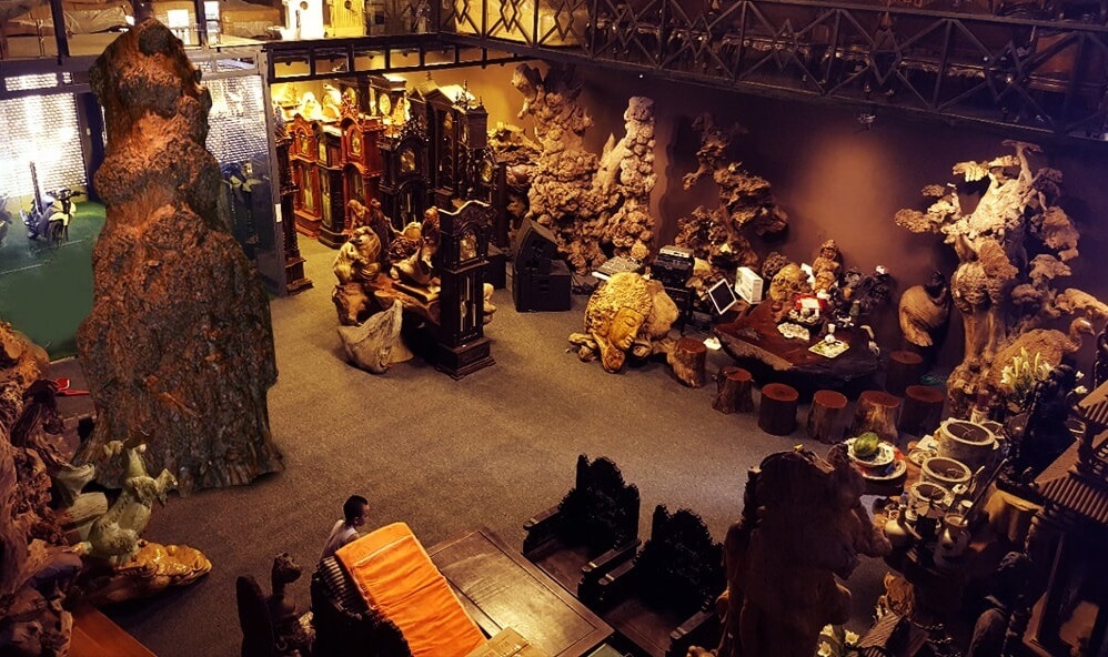 Ngoài nu hương còn có rất nhiều các sản phẩm từ nhiều loại gỗ Nu khác đang được trưng bày tại cửa hàng