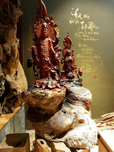 Tượng Phật Quán Thế Âm Bồ Tát bằng gỗ Nu Hương
