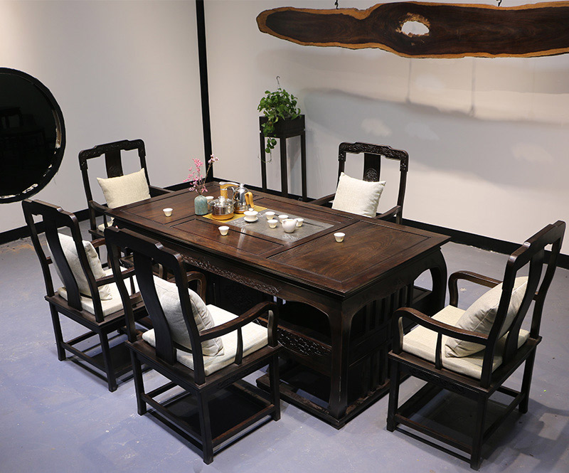 Mẫu bàn kiểu dáng xưa bằng gỗ Mun đen có kích thước 196cm x 96cm x76cm