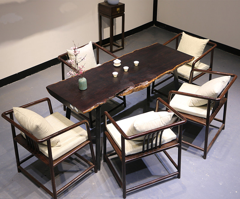 Mỗi kích thước và kiểu dáng của mặt bàn sẽ được kết hợp với những ghế tự khác nhau