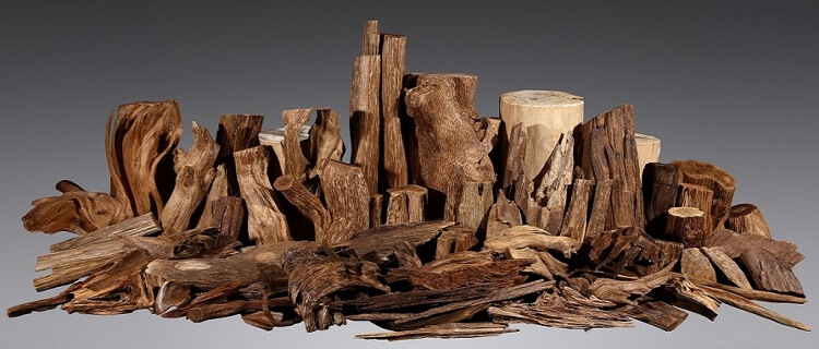 Gỗ phong thủy làm từ các loại gỗ quý và có mùi hương hấp dẫn
