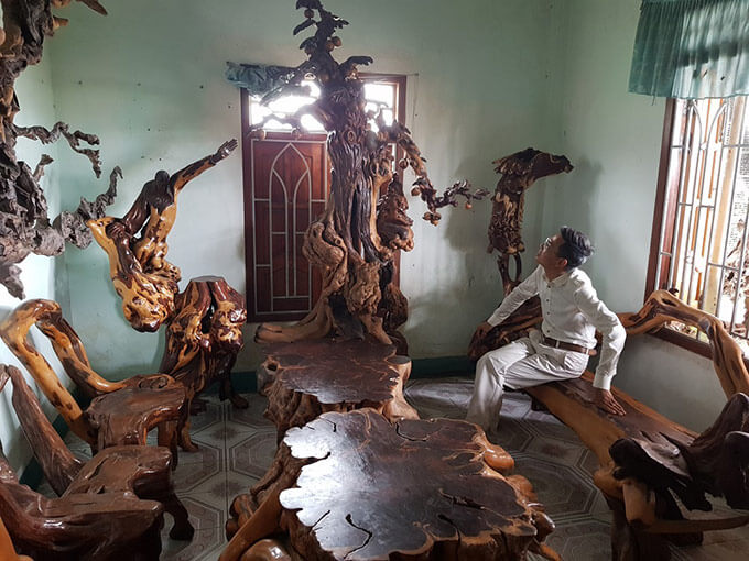 Bộ bàn ghế gỗ nu Trắc đẹp độc đáo đang được trưng bày và sử dụng tại gia đình Bộ bàn ghế gỗ nu Trắc đẹp độc đáo đang được trưng bày và sử dụng tại gia đình