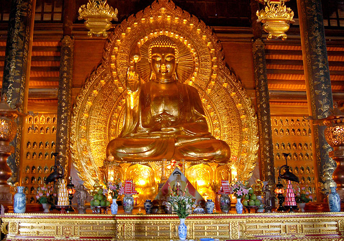 Phô tượng đồng lớn tại chùa Bái Đính