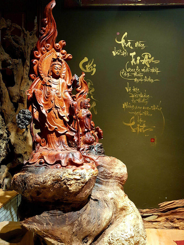 Tượng Quán Thế Âm Bồ Tát bằng gỗ Nu Hương nguyên khối